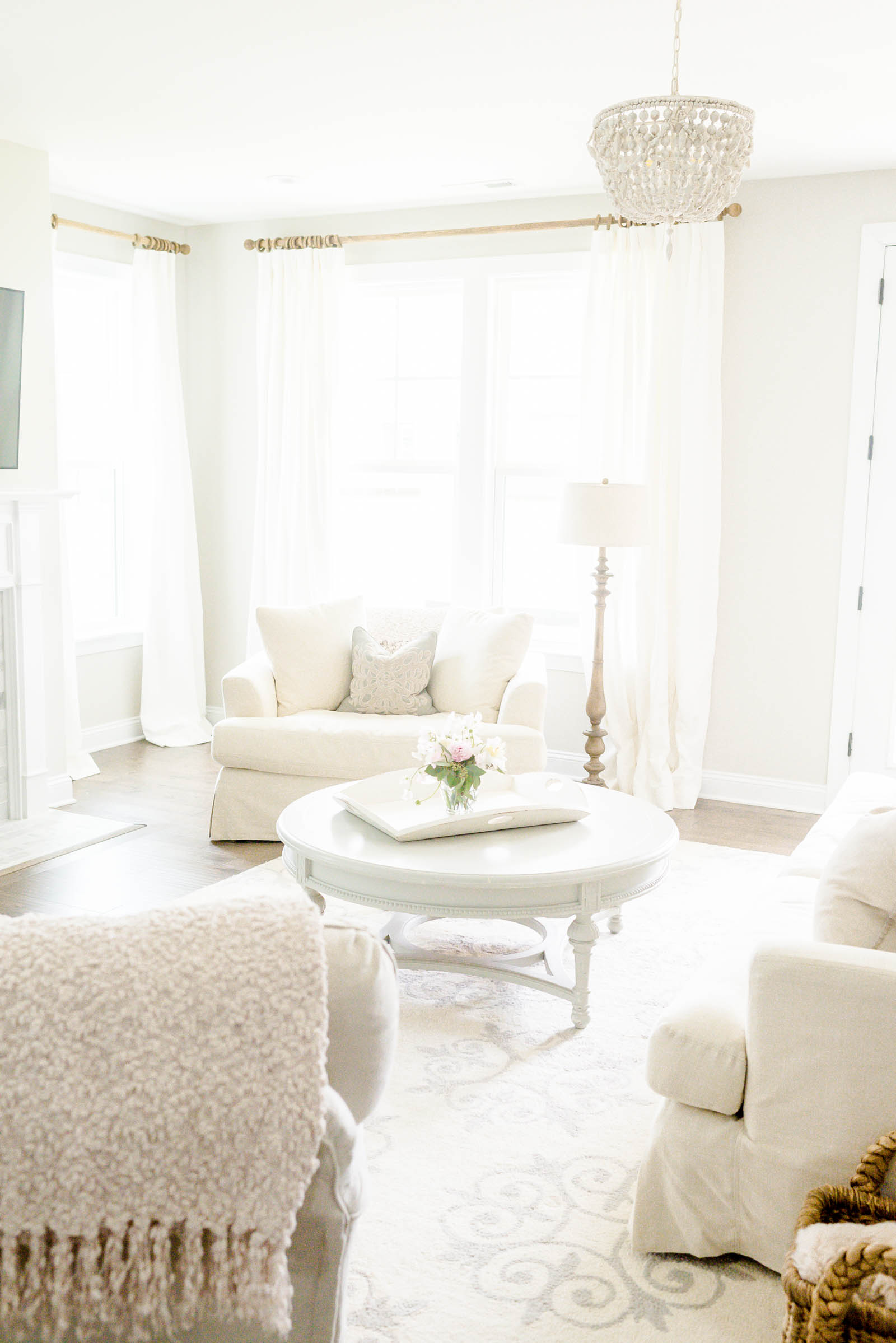 lifestyle blogger elle bowes shares how she keeps her house clean and white