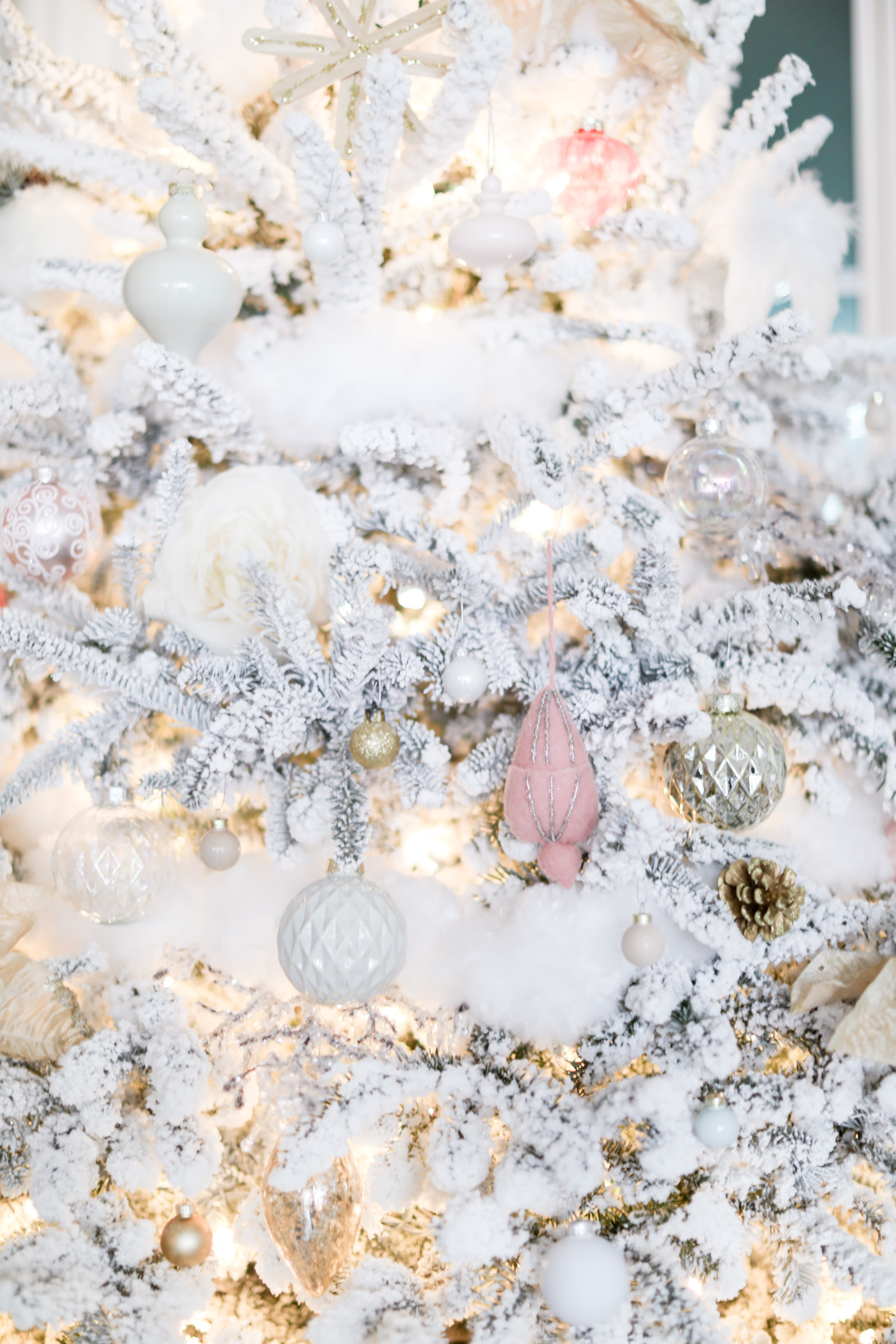 Christmas farmhouse decor | blush pink gold Christmas decor | elle bowes